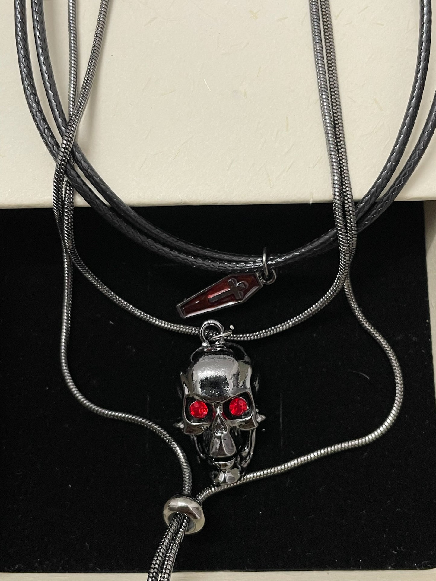 ASLOP TREASURE Skull & Coffin Charm Necklace – detail photo 5