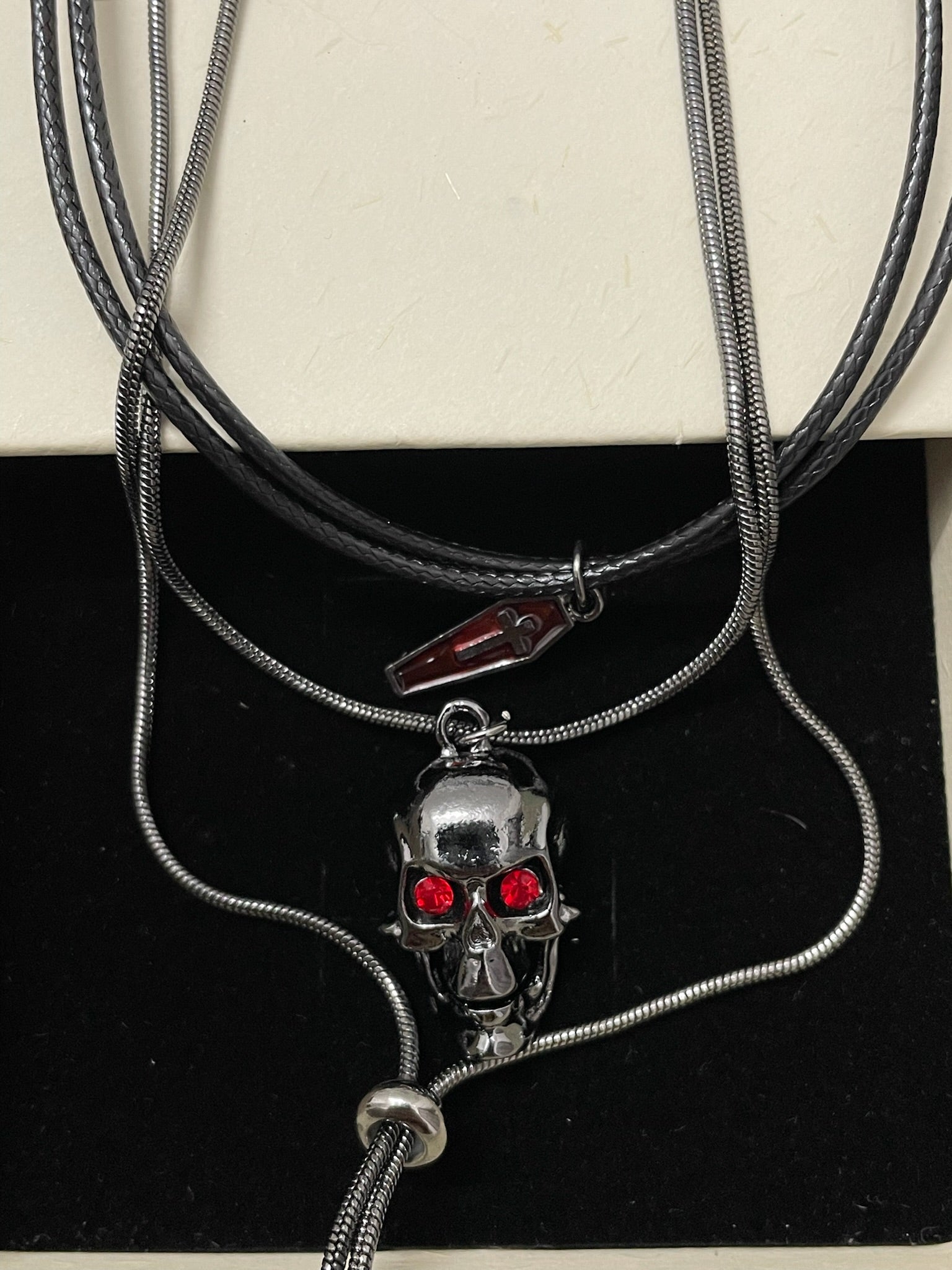 ASLOP TREASURE Skull & Coffin Charm Necklace – detail photo 5