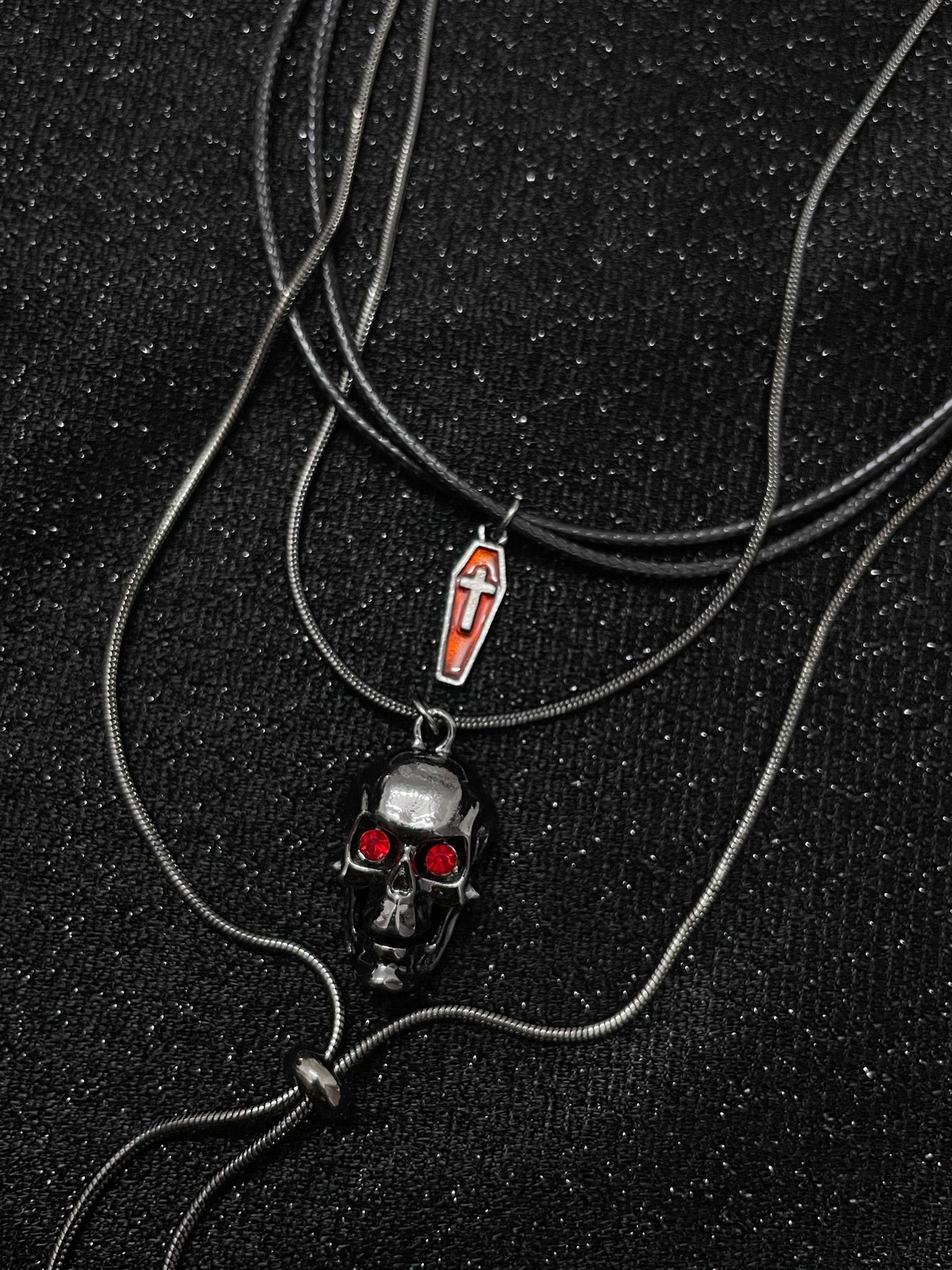 ASLOP TREASURE Skull & Coffin Charm Necklace – product photo