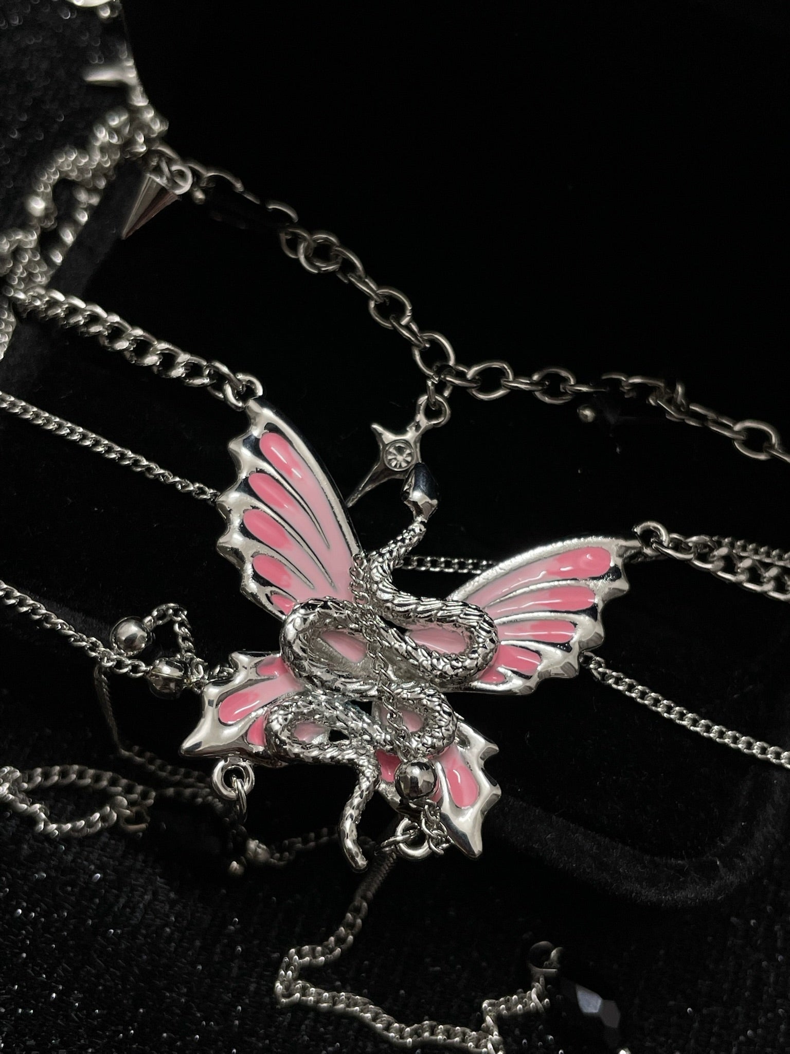 ASLOP TREASURE Pink Butterfly & Snake Necklace – detail photo 2