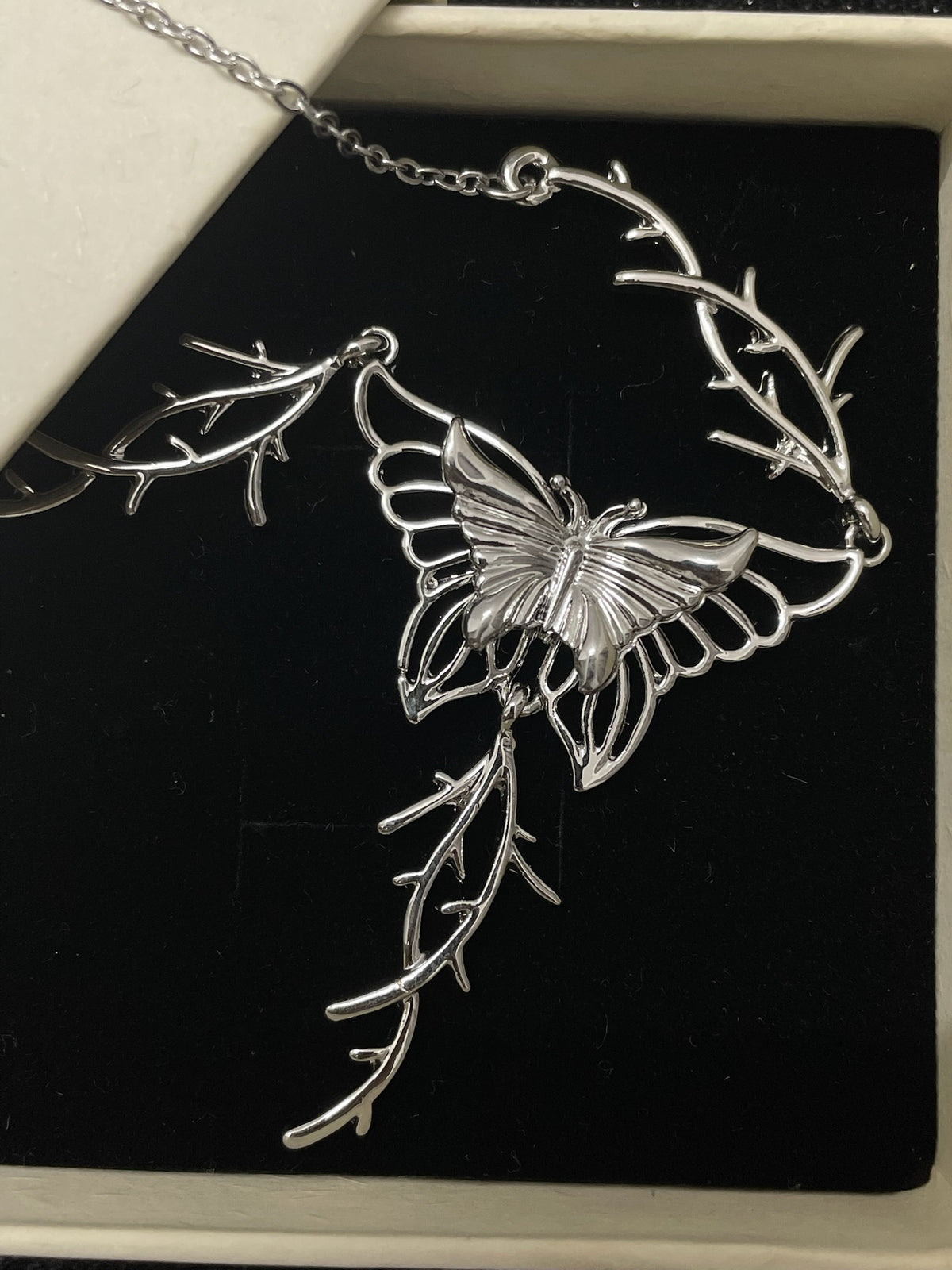 ASLOP TREASURE Cool Butterfly Necklace – necklace product photo, thorn branch collar