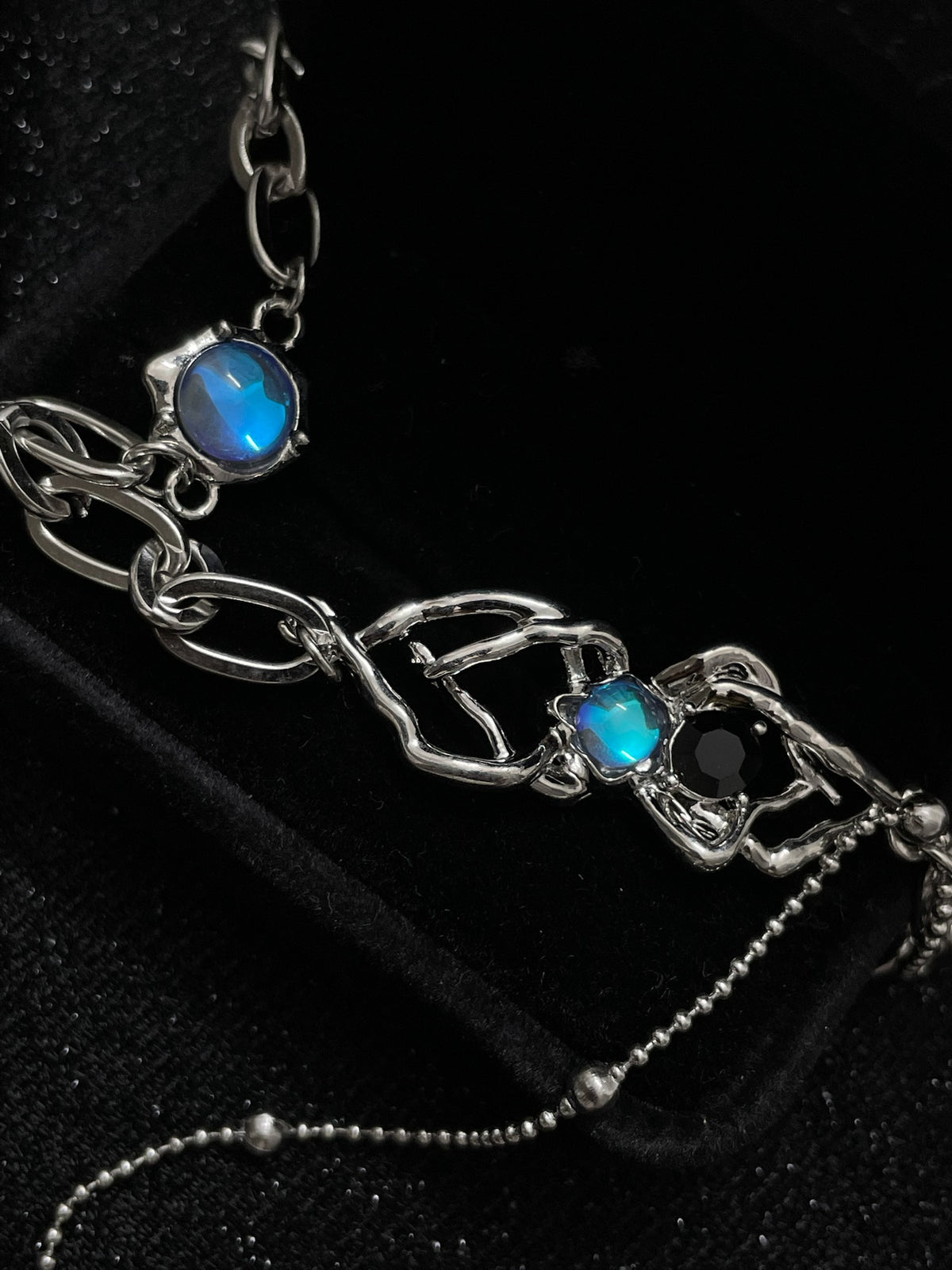 ASLOP TREASURE Moonlit Cat's Eye Spider Necklace – additional necklace product photo in gift box