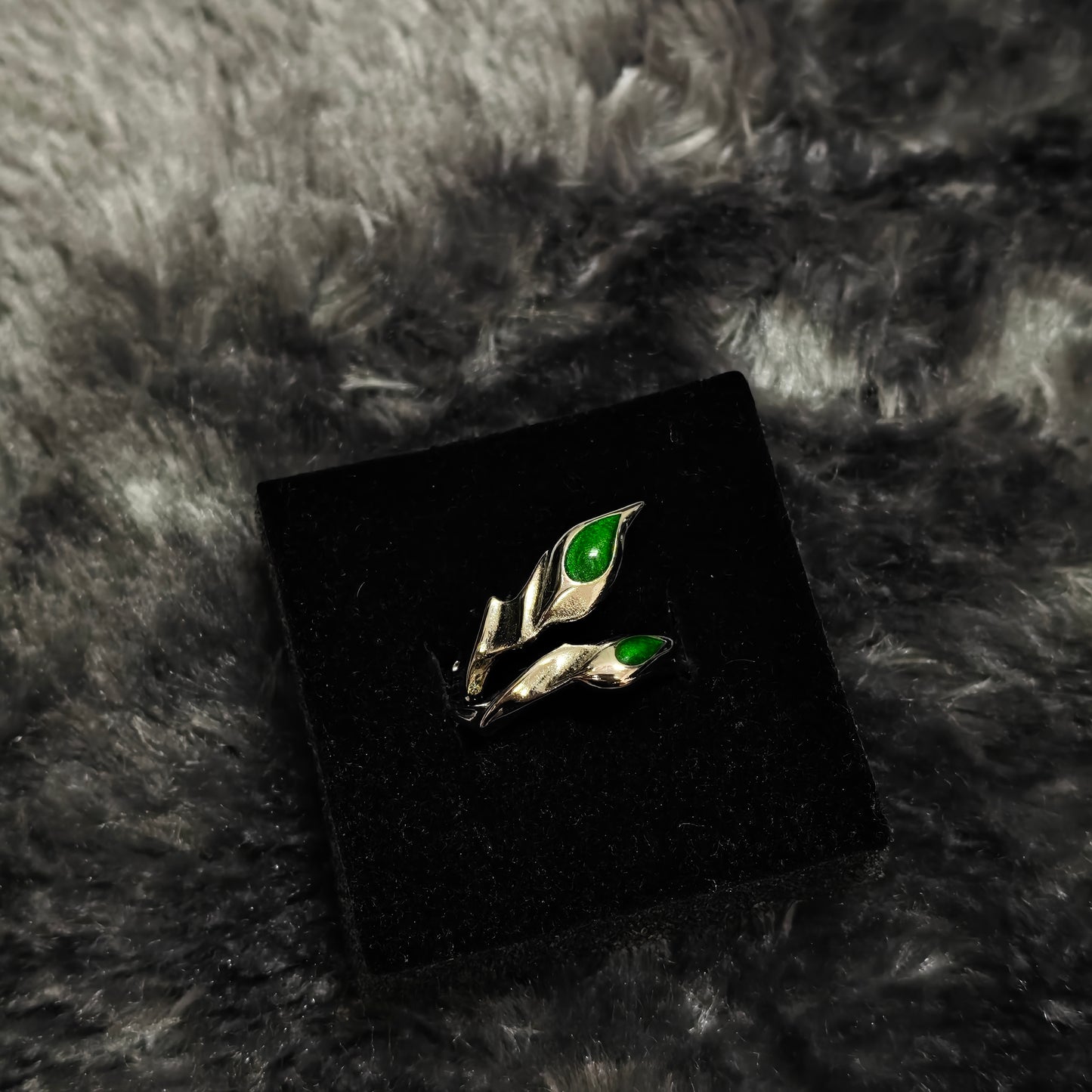 green leaf ring silver nature inspired jewelry