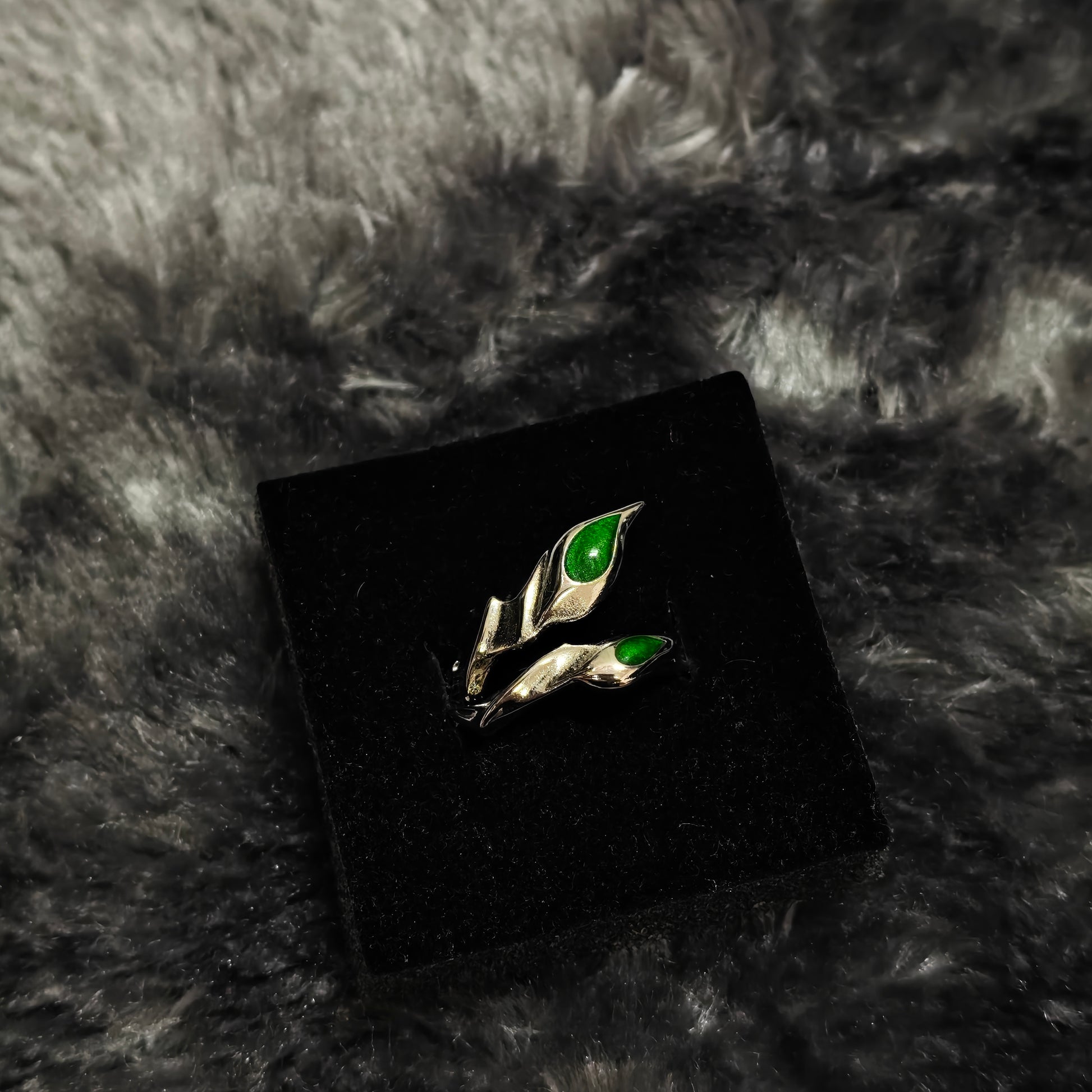 green leaf ring silver nature inspired jewelry
