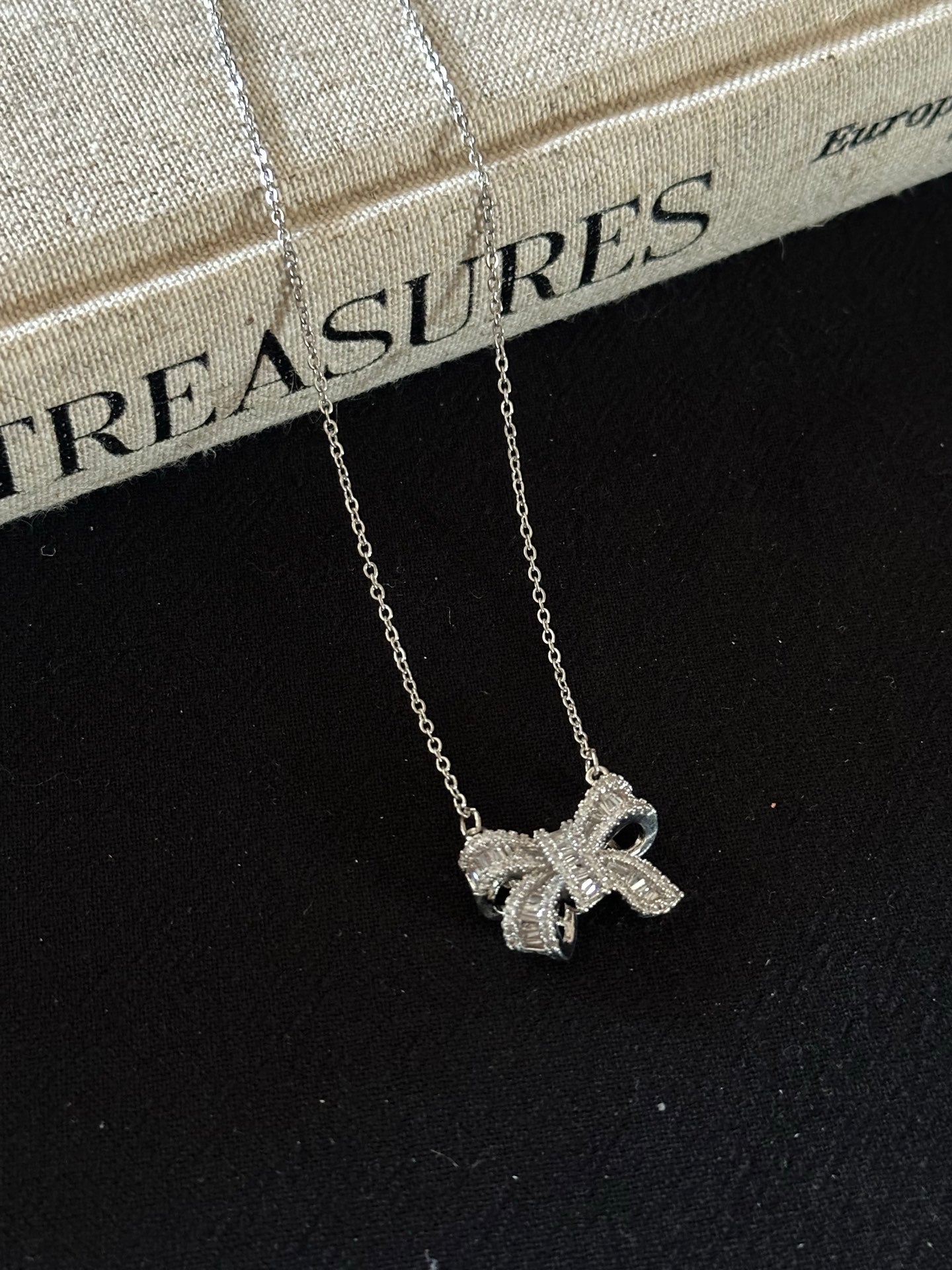 ASLOP TREASURE Runaway Princess Bow Necklace – necklace product photo