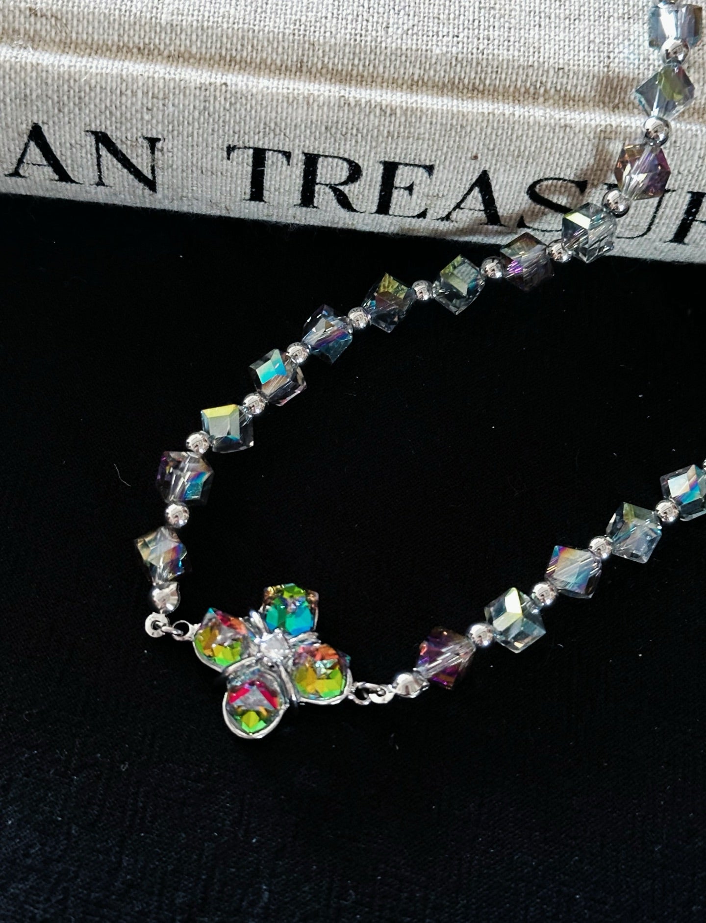 ASLOP TREASURE Iridescent Clover Necklace – necklace product photo