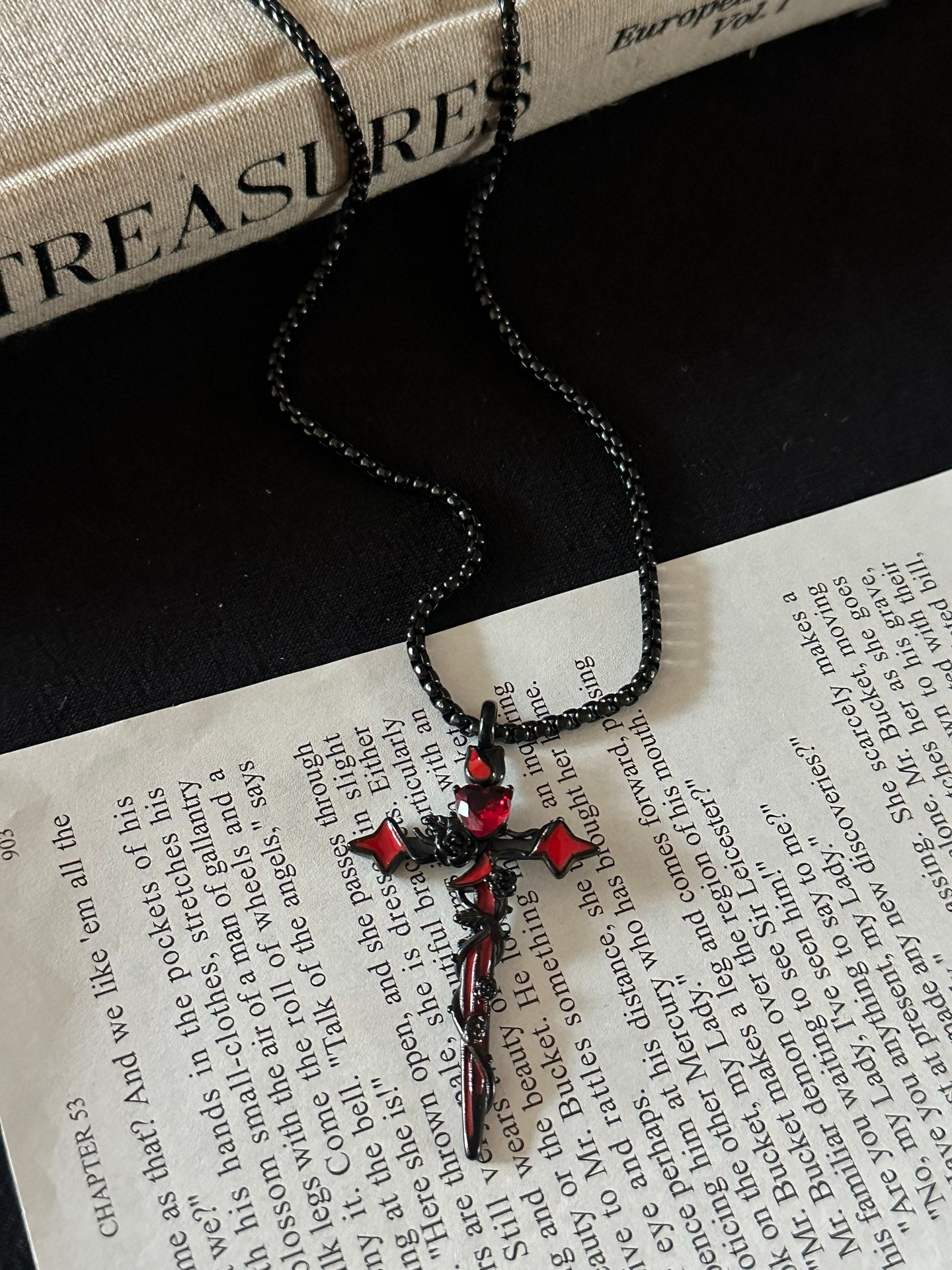 ASLOP TREASURE Blood Moon Cross Chain – necklace product photo
