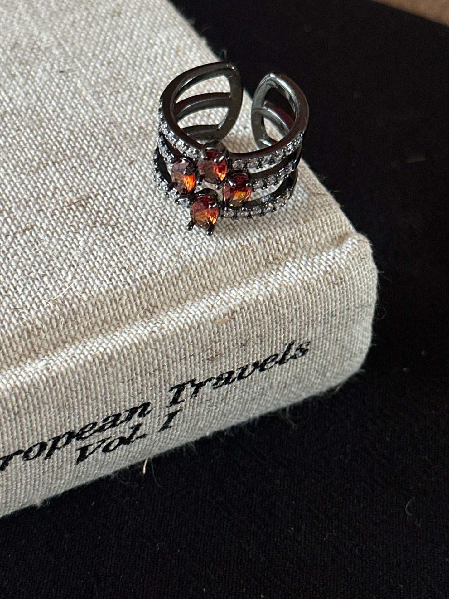 ASLOP TREASURE Dark Sweet Wide Band Ring – ring product photo
