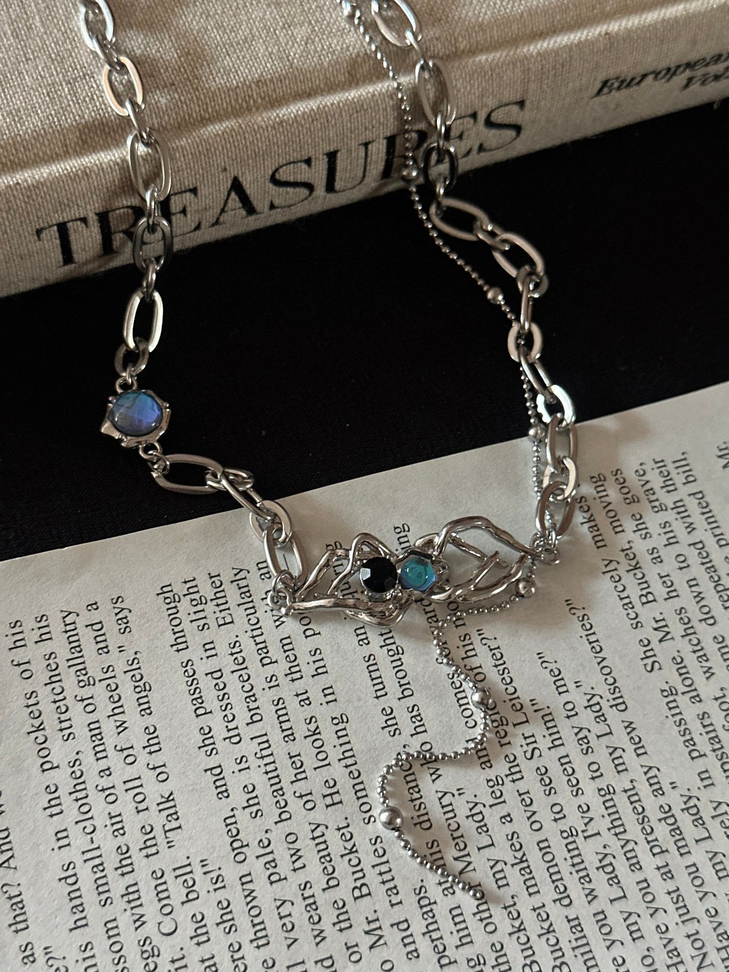 ASLOP TREASURE Moonlit Cat's Eye Butterfly Necklace – necklace product photo