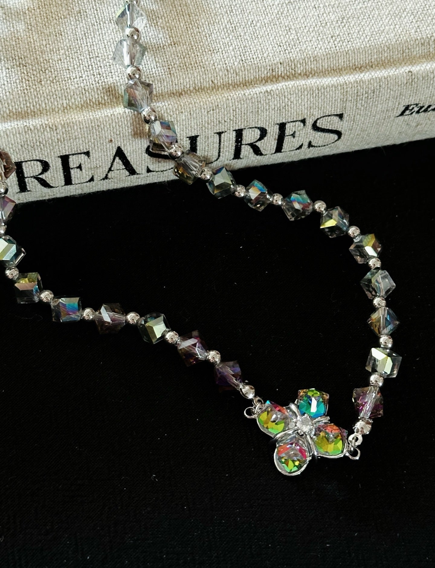 ASLOP TREASURE Iridescent Clover Necklace – additional necklace product photo