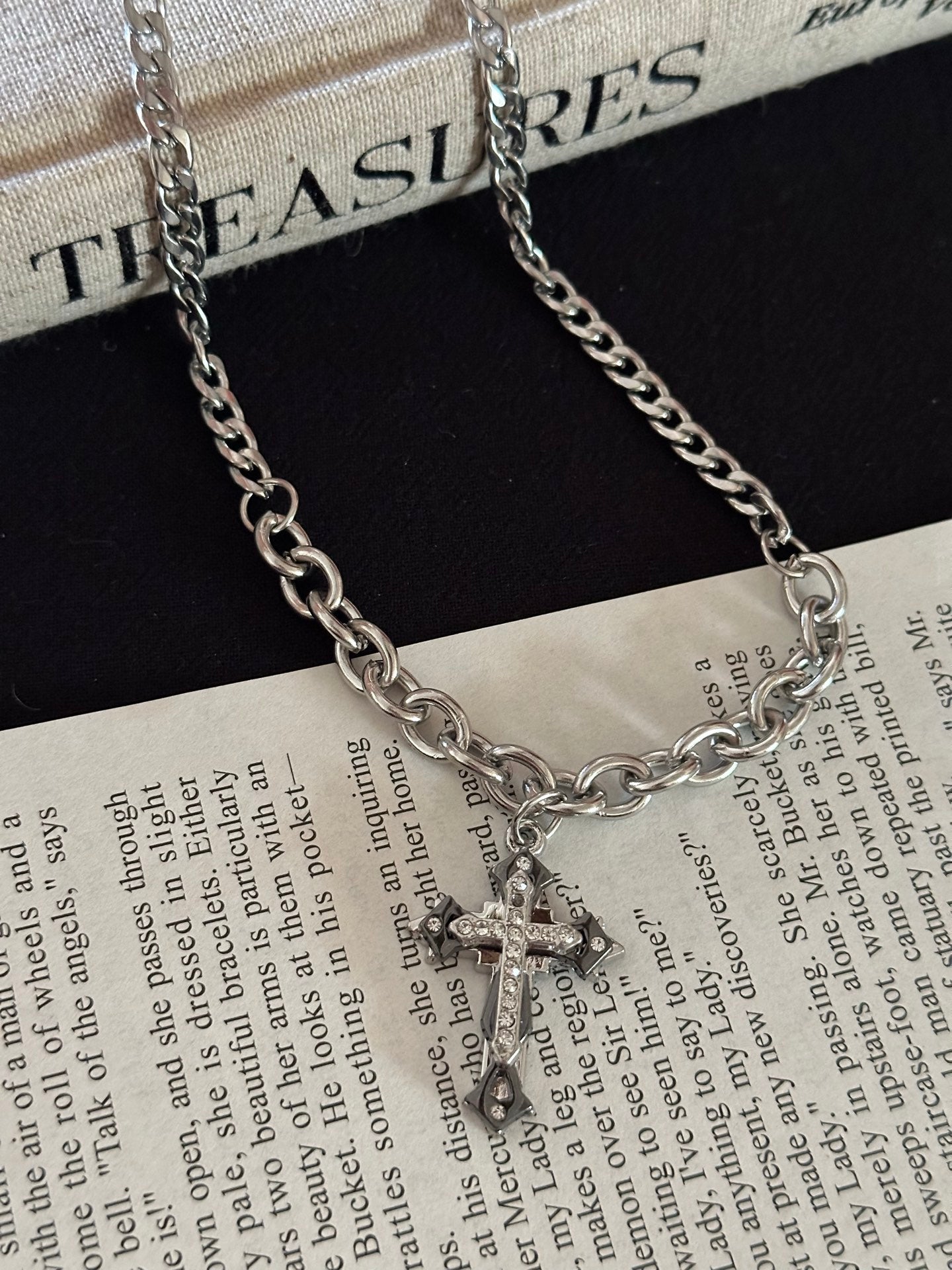 ASLOP TREASURE Dimensional Cross Necklace – additional necklace product photo