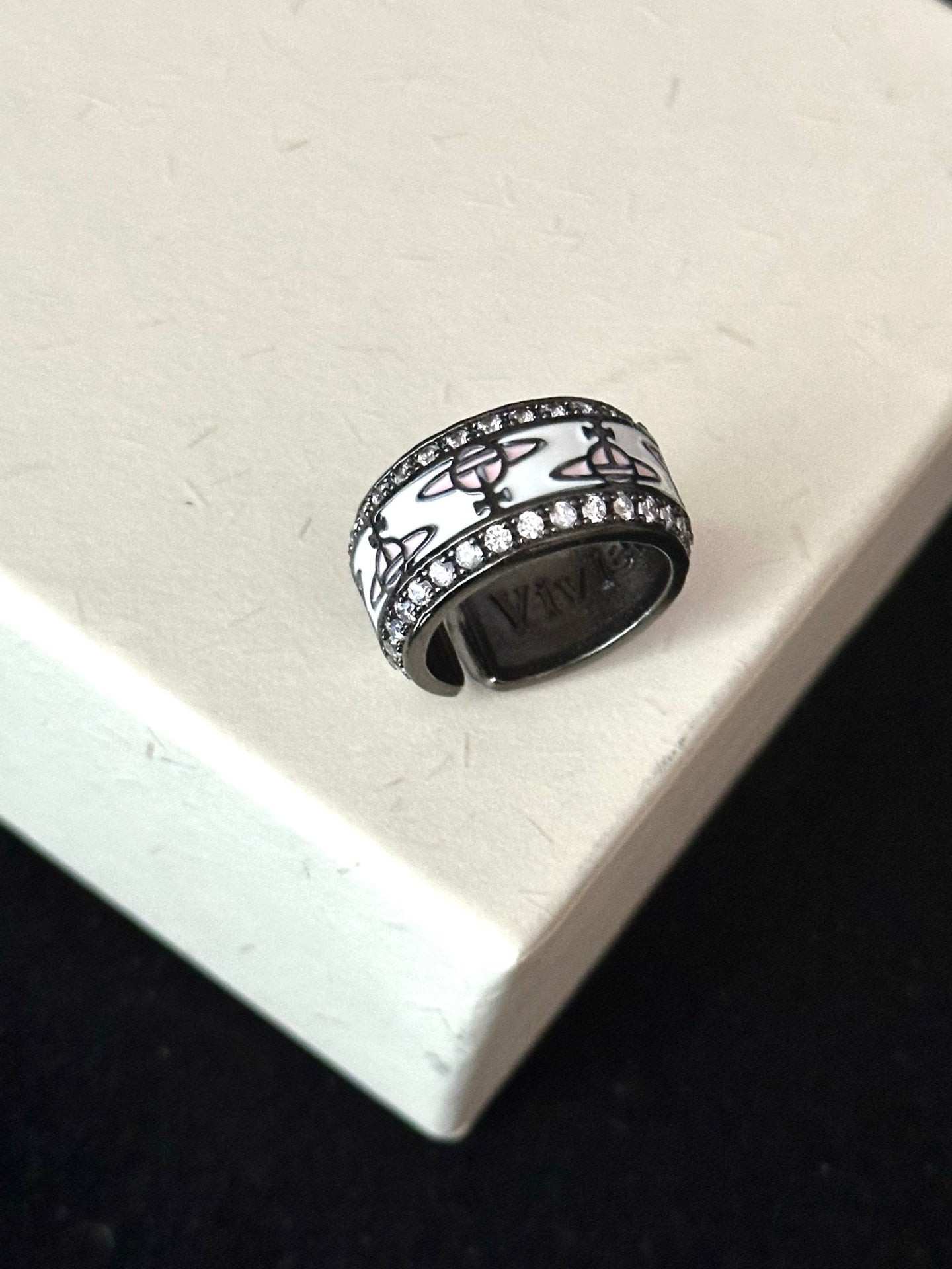 ASLOP TREASURE Pastel Pink & White Saturn Ring – detail photo 2