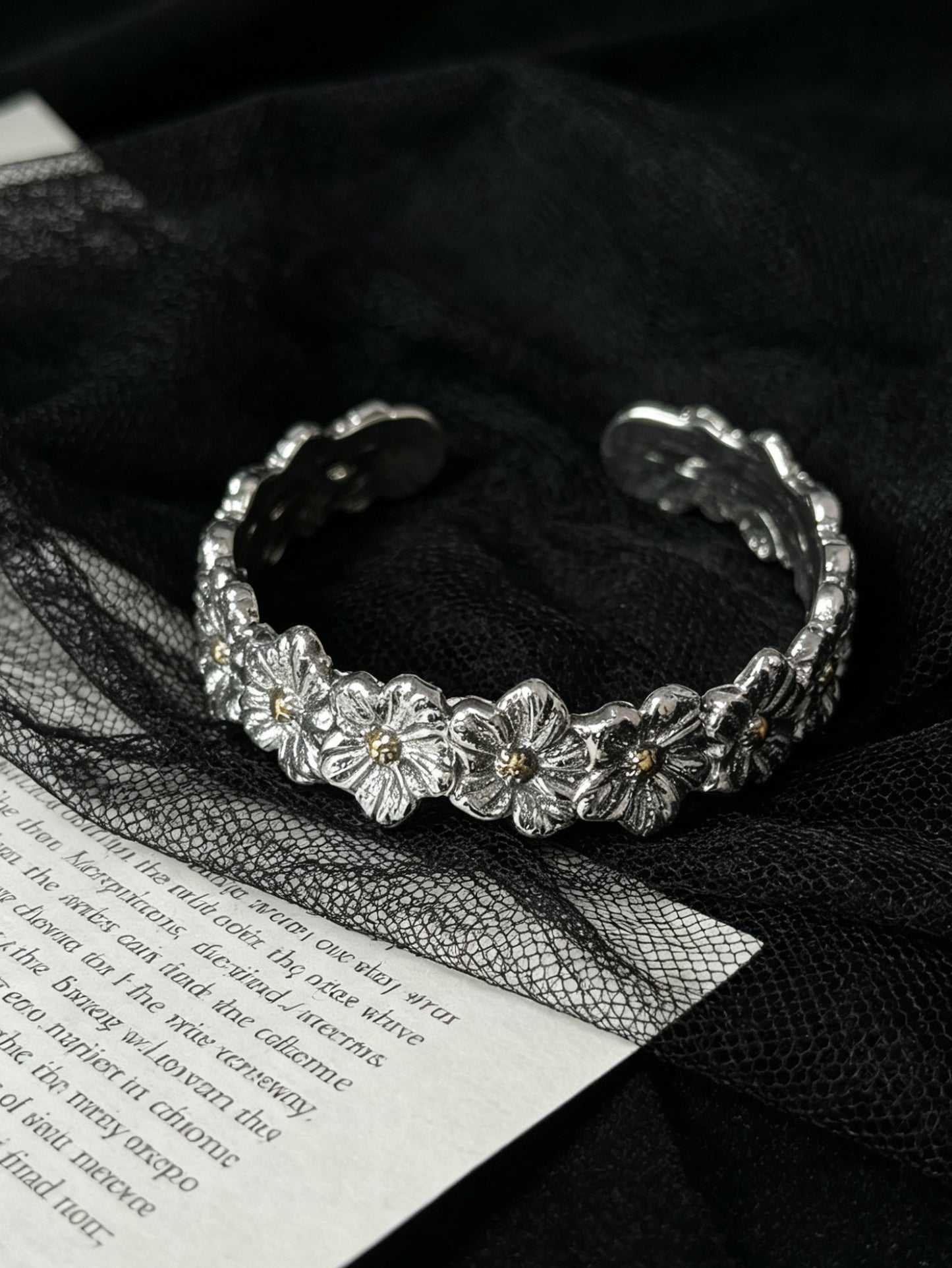 ASLOP TREASURE Silver Daisy Flower Cuff Bracelet – product photo