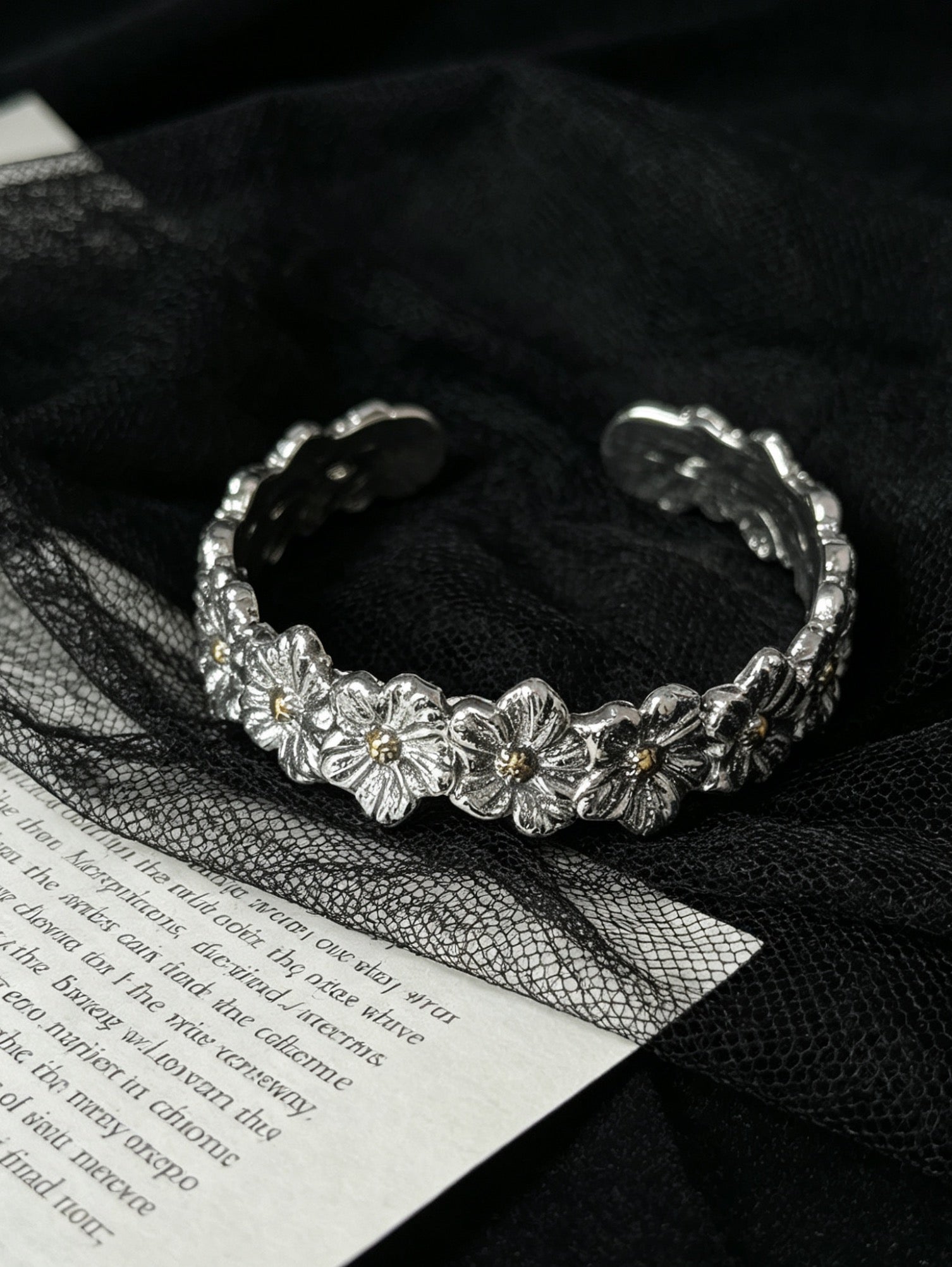 ASLOP TREASURE Silver Daisy Flower Cuff Bracelet – product photo