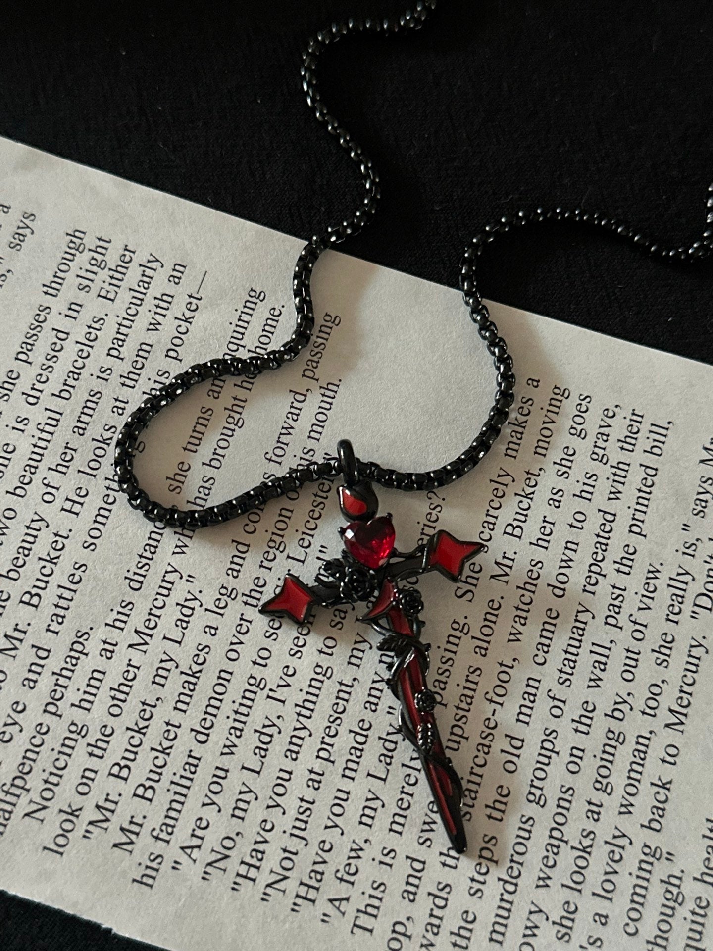 ASLOP TREASURE Blood Moon Cross Chain – additional necklace product photo