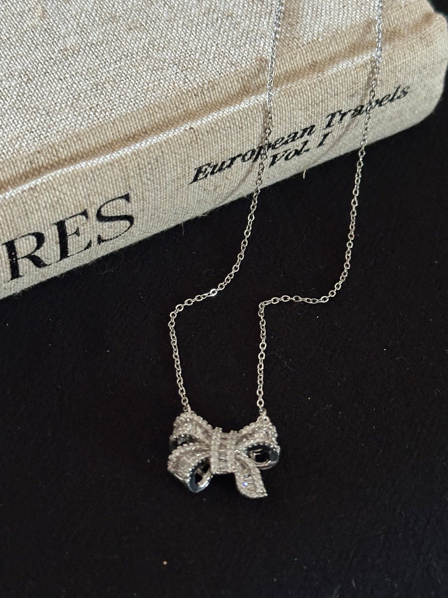 ASLOP TREASURE Runaway Princess Bow Necklace – additional necklace product photo