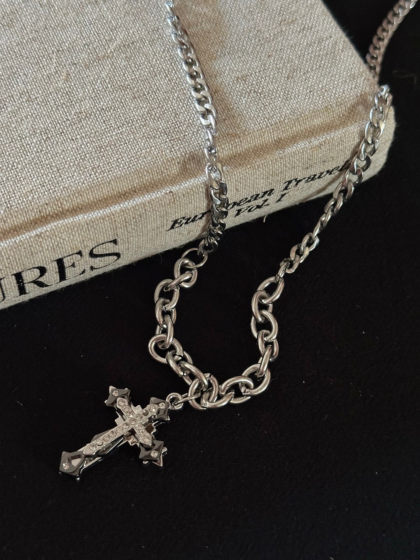 ASLOP TREASURE Dimensional Cross Necklace – additional necklace product photo