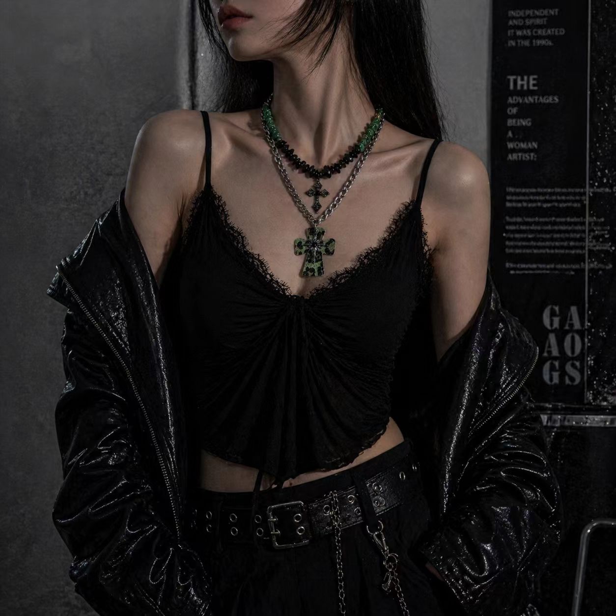 ASLOP TREASURE Gothic Studded Cross Necklace Set – detail photo 3