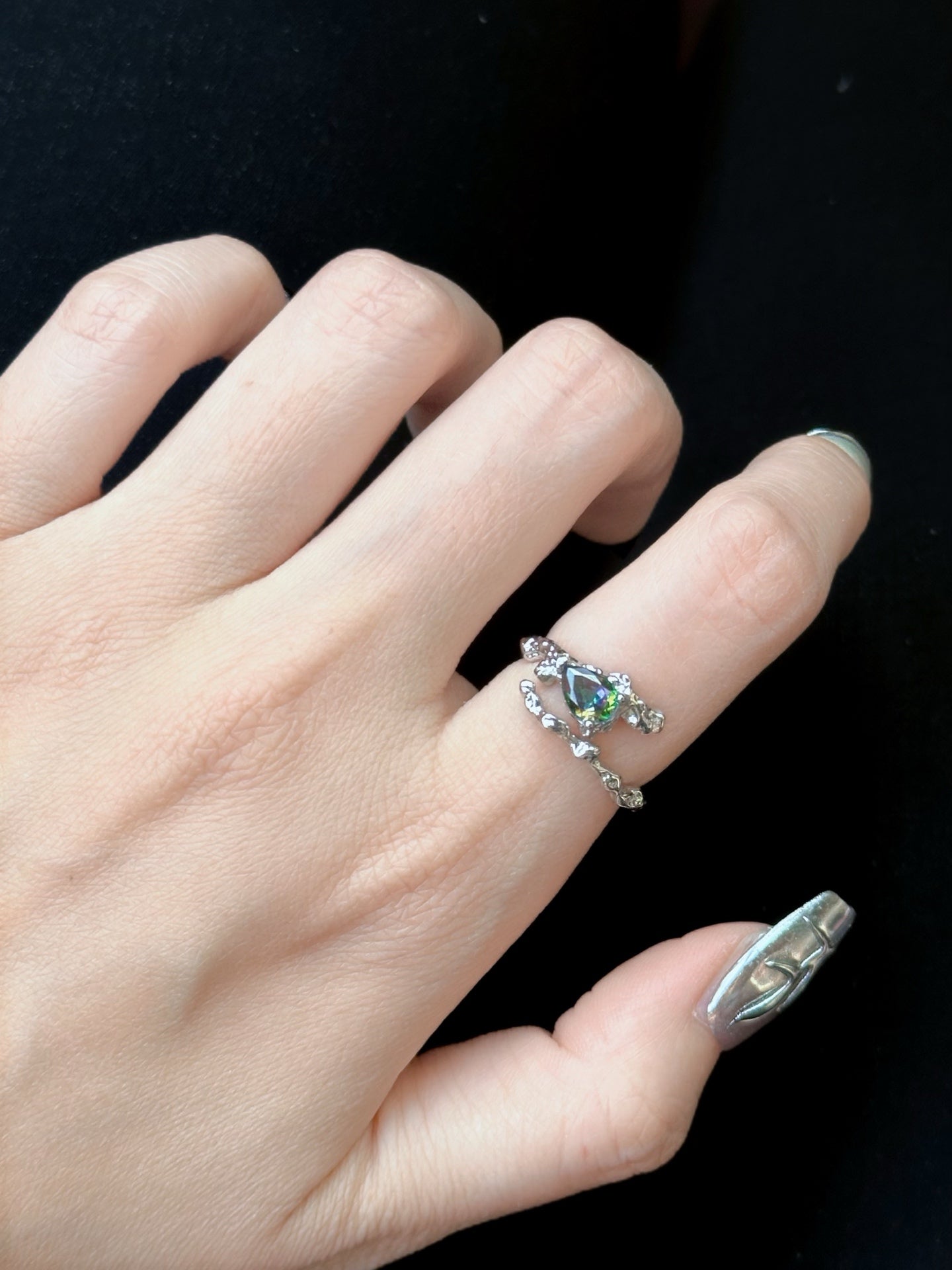 ASLOP TREASURE Iridescent Zircon Branch Ring – detail photo 3