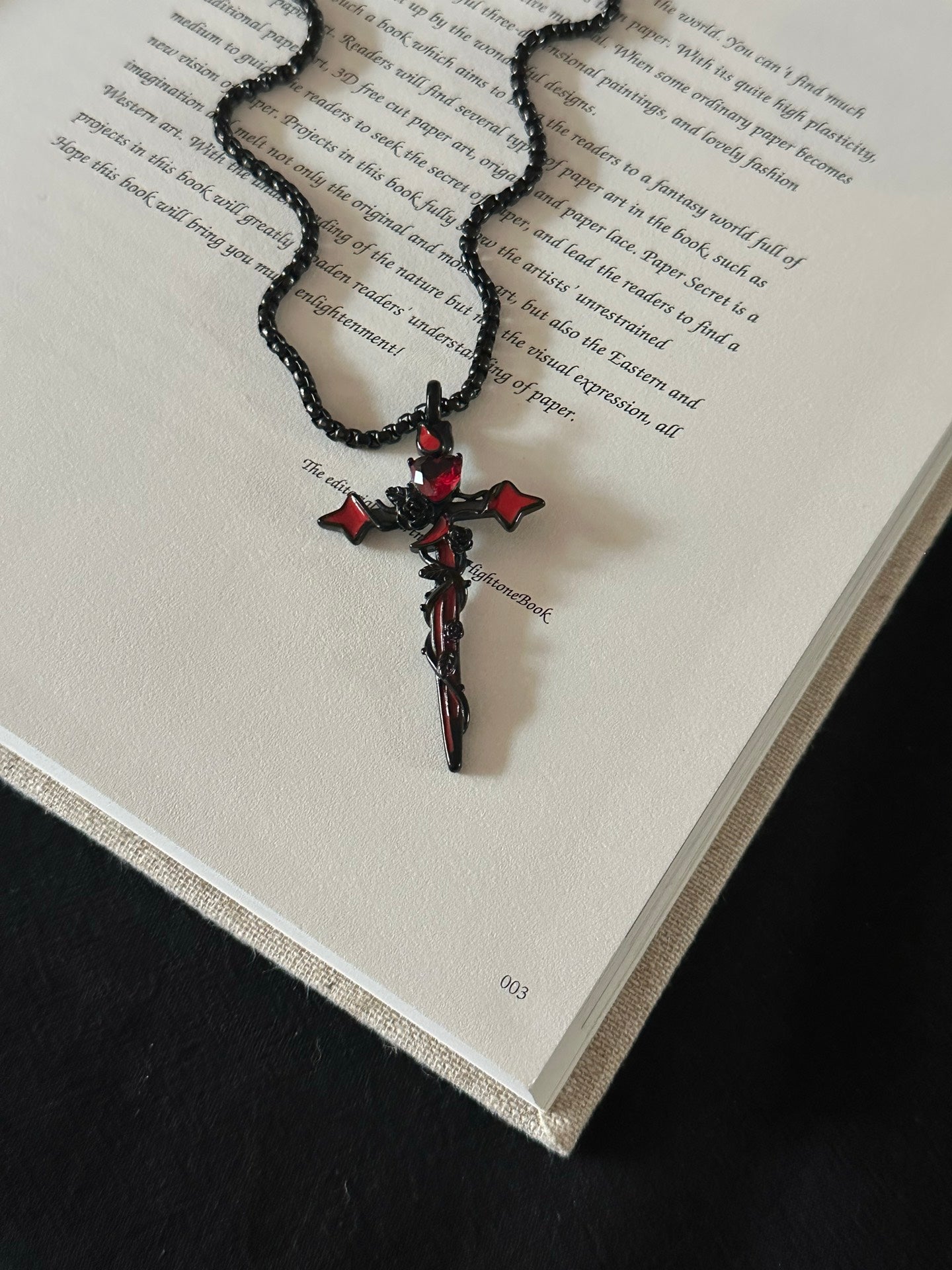 ASLOP TREASURE Blood Moon Cross Chain – additional necklace product photo