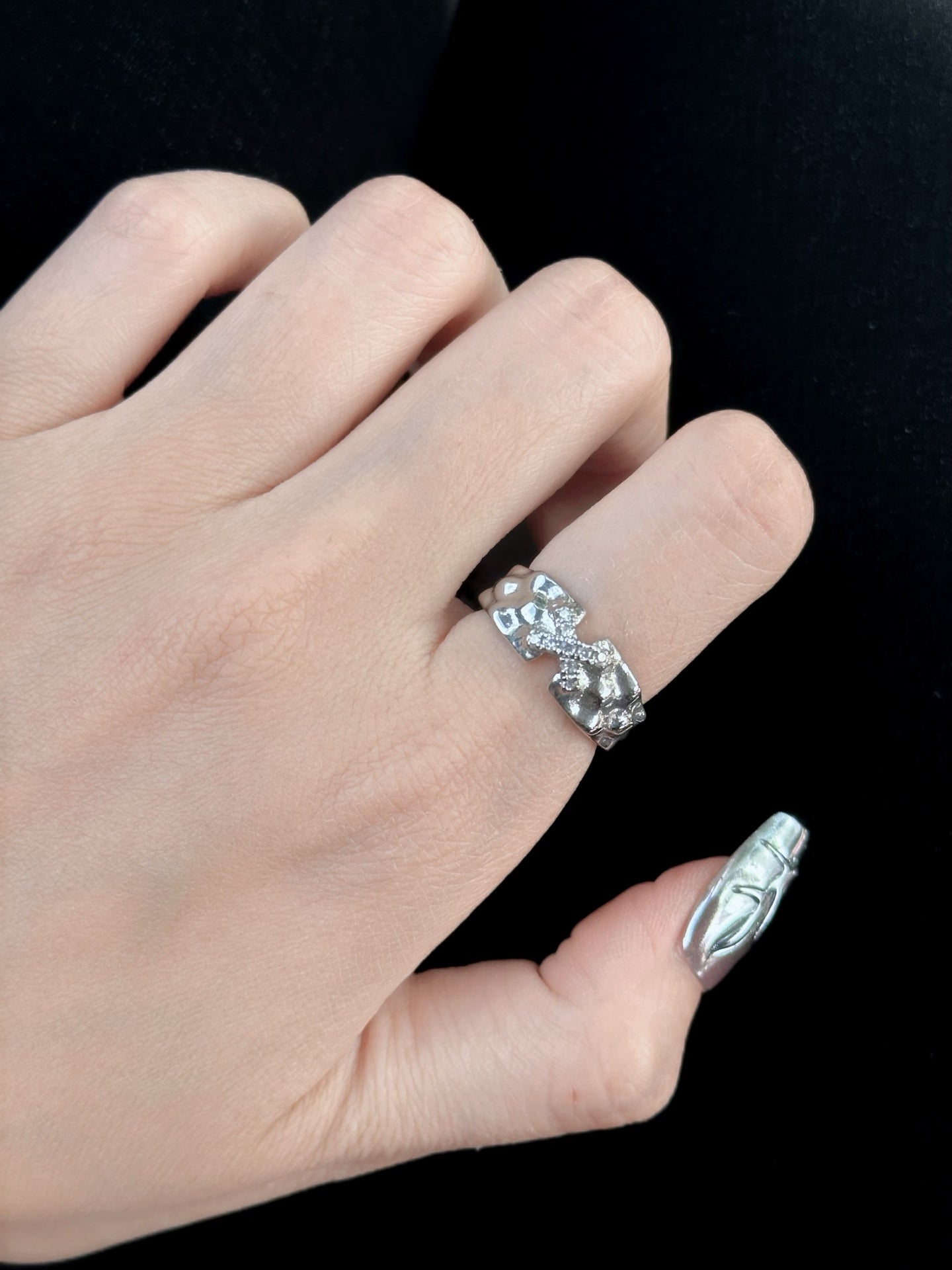 ASLOP TREASURE Molten Cross Ring – additional ring product photo
