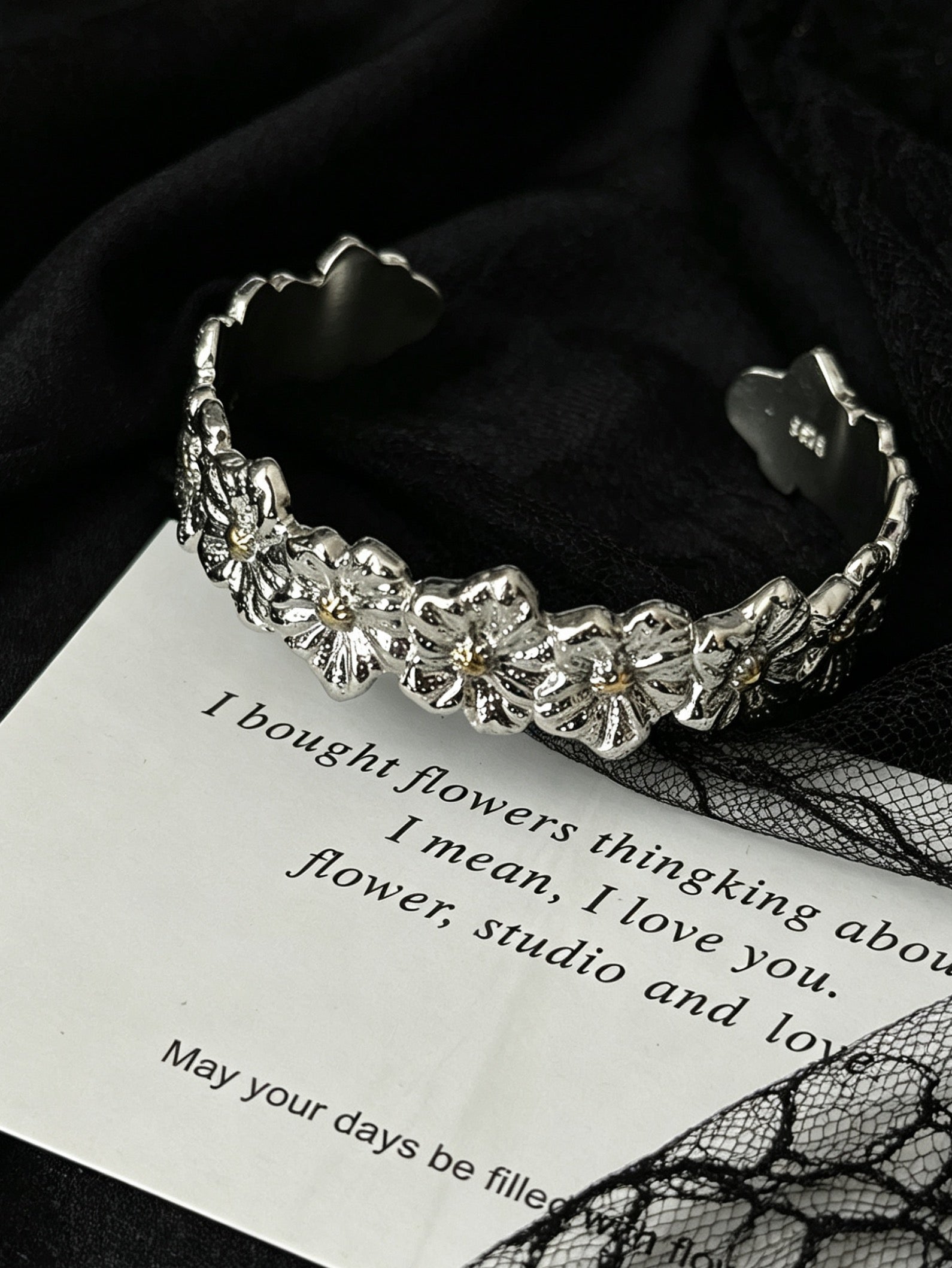 ASLOP TREASURE Silver Daisy Flower Cuff Bracelet – detail photo 3