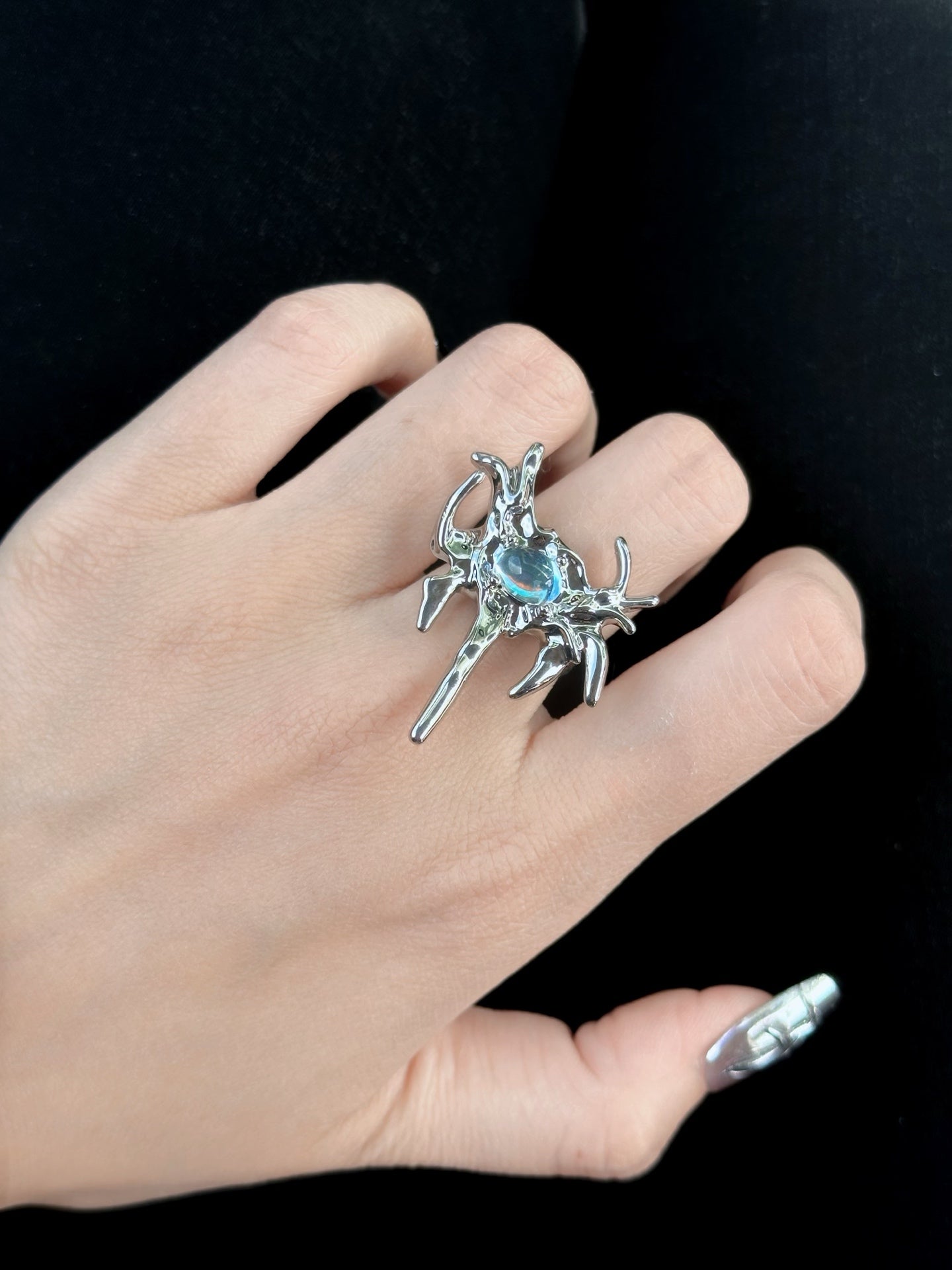 ASLOP TREASURE Abstract Moonstone Ring – detail photo 4