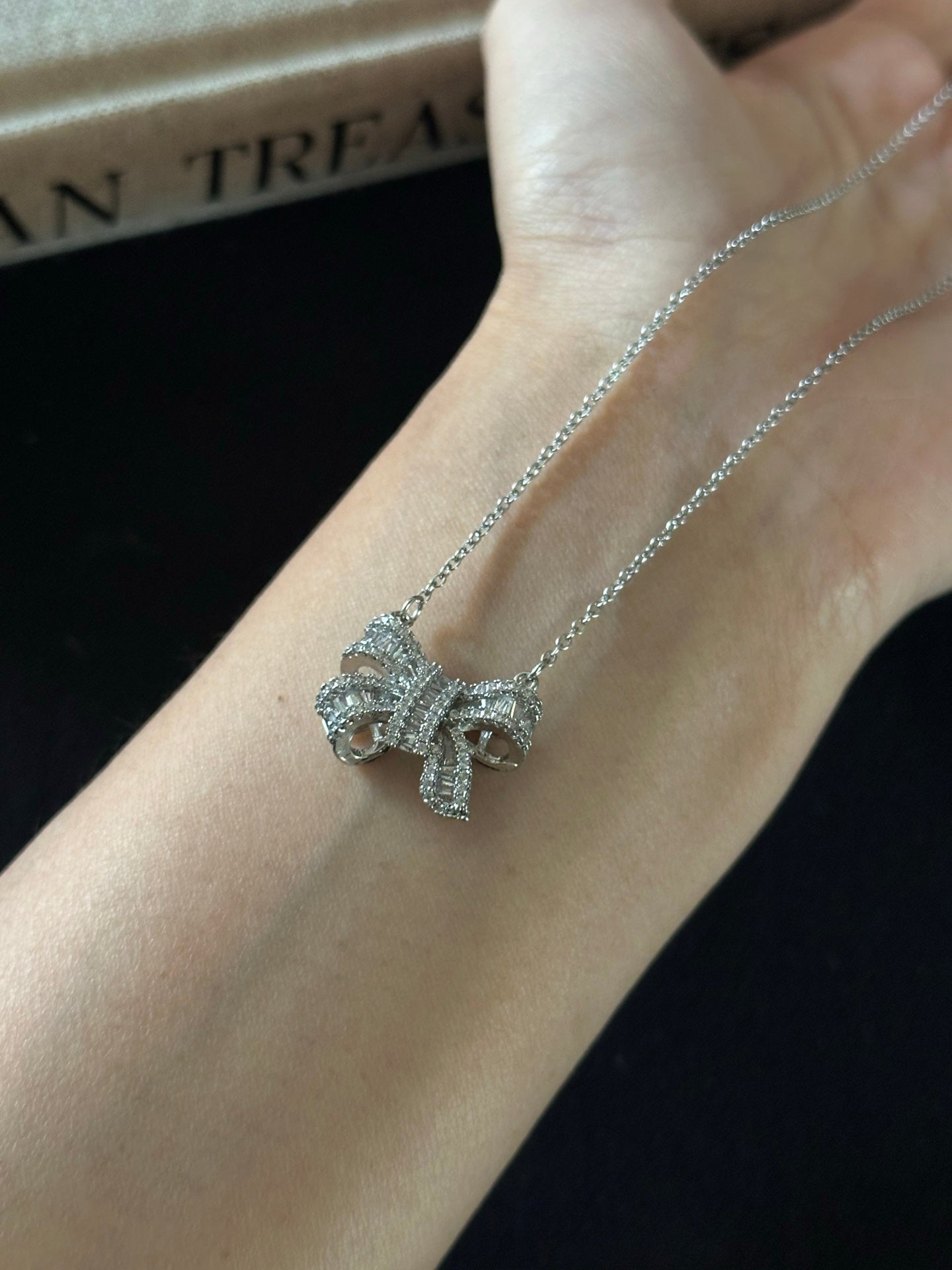 ASLOP TREASURE Runaway Princess Bow Necklace – additional necklace product photo