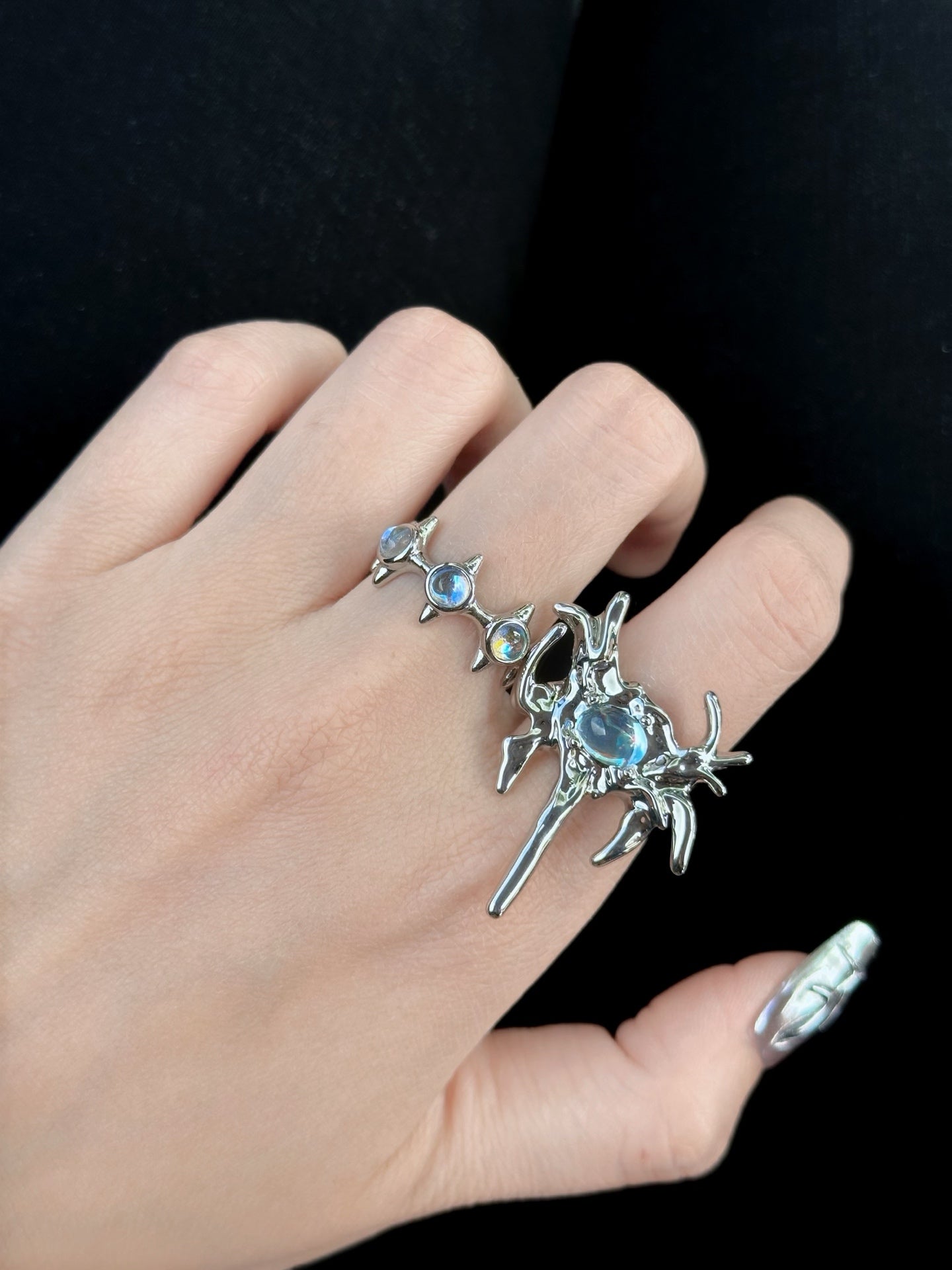 ASLOP TREASURE Abstract Moonstone Ring – detail photo 5