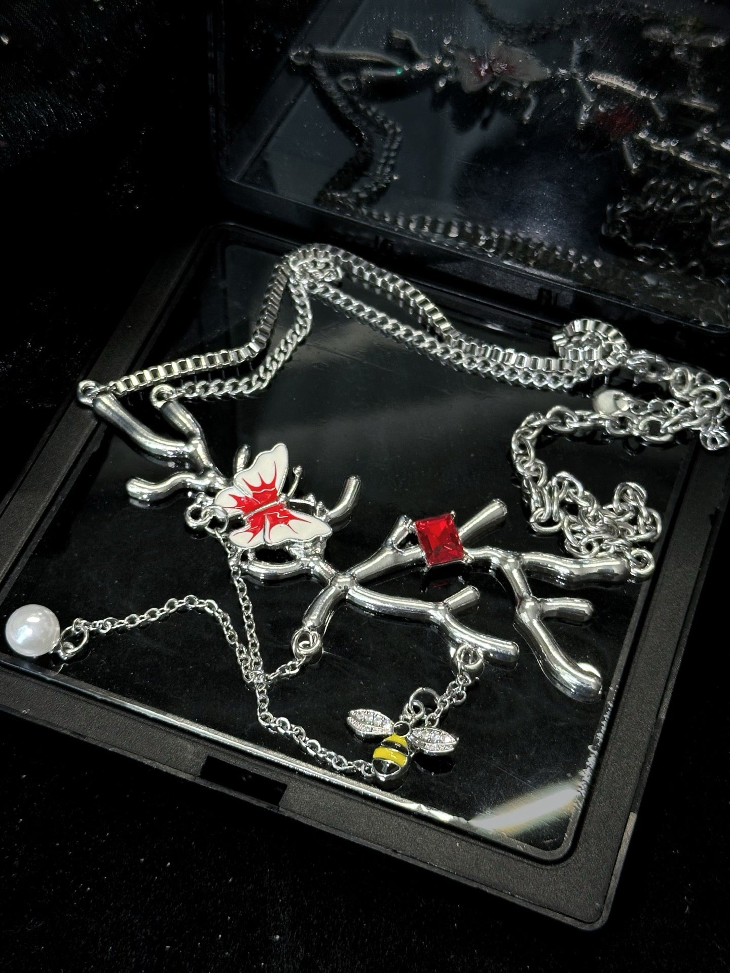 ASLOP TREASURE Butterfly & Bee Branch Necklace – detail photo 5