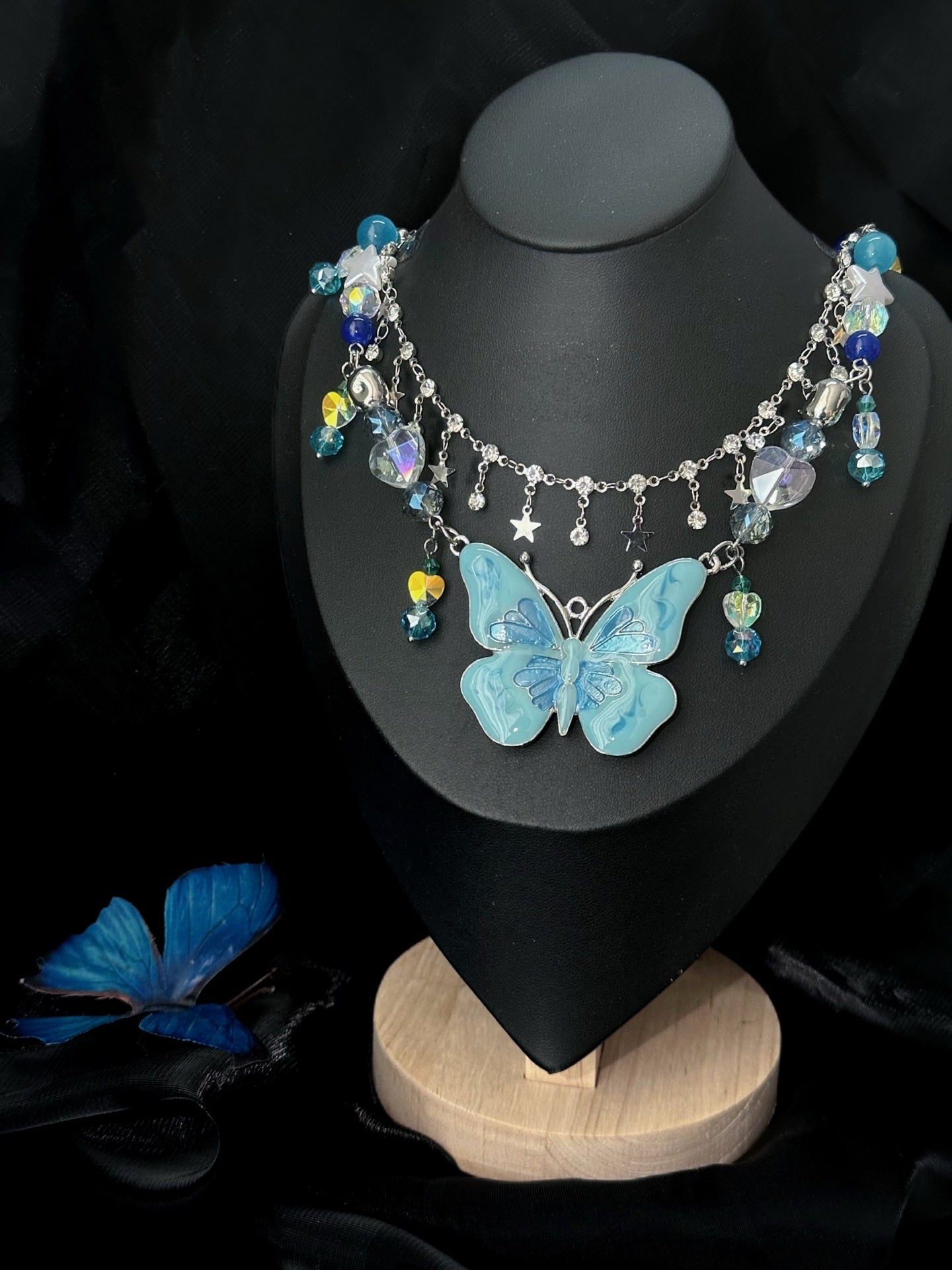 ASLOP TREASURE Blue Butterfly Beaded Necklace – detail photo 3