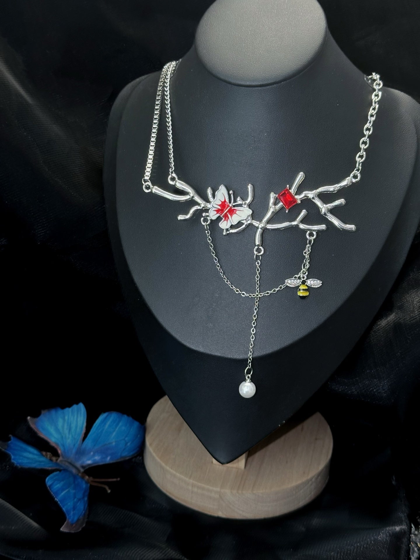 ASLOP TREASURE Butterfly & Bee Branch Necklace – detail photo 6