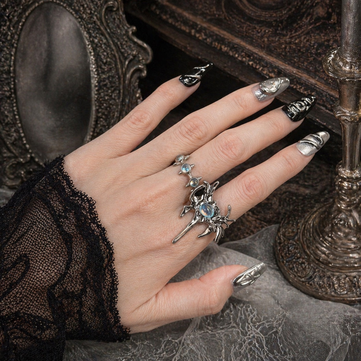 ASLOP TREASURE Abstract Moonstone Ring – detail photo 8