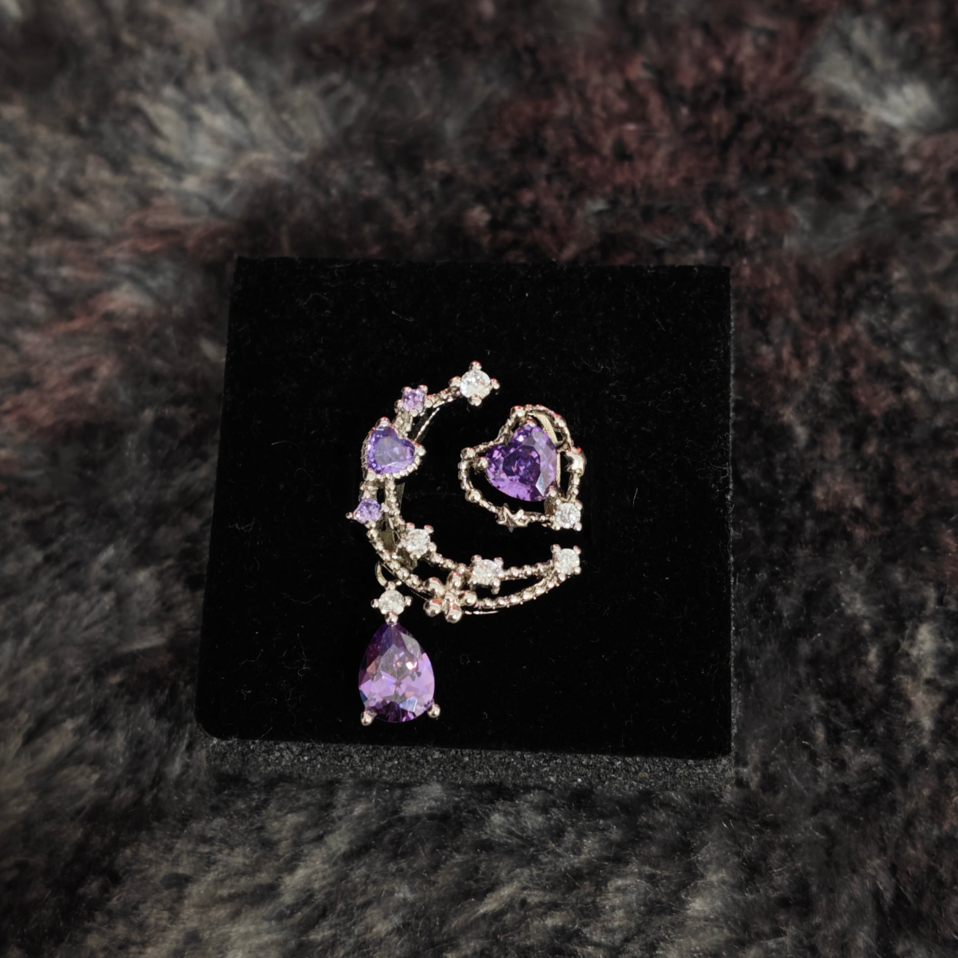 Heart Drop Chain Ring side view detail, alternative dark aesthetic